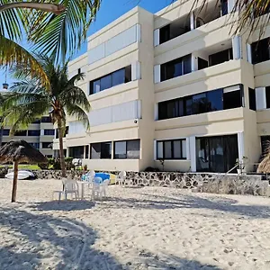  Apartment Sea Front 2br 2bth Condo, Pool, Kayak And Parking